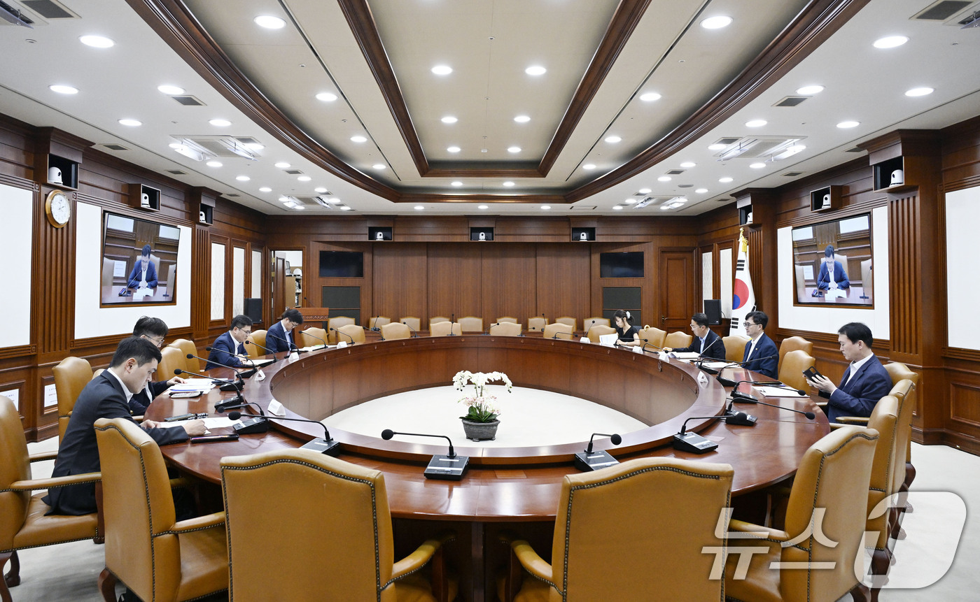 (서울=뉴스1) = 임기근 기획예산처 차관이 8일 오후 서울 종로구 정부서울청사에서 열린 '제13차 재정집행 점검회의'를 주재하고 있다. (기획예산처 제공. 재판매 및 DB금지) …