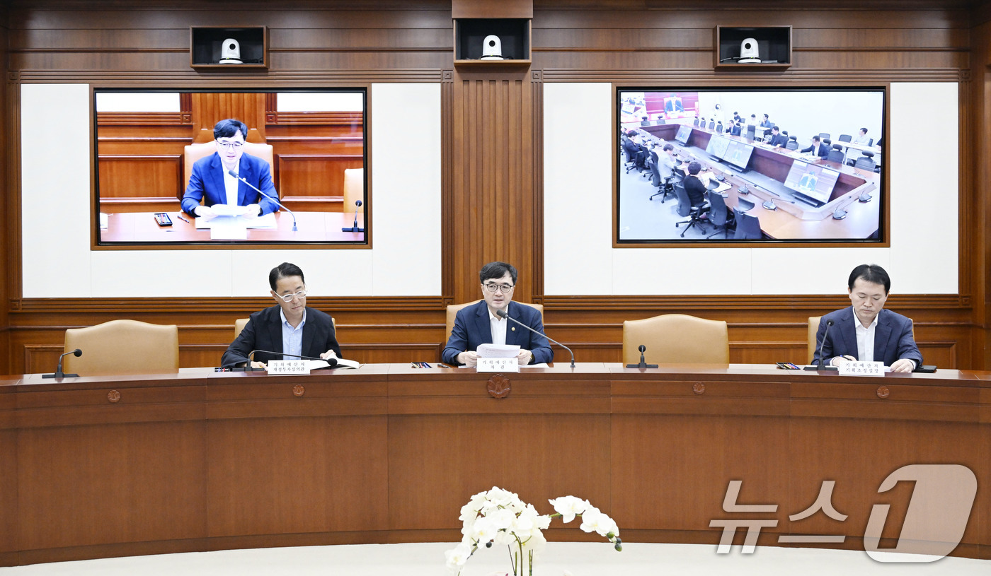 (서울=뉴스1) = 임기근 기획예산처 차관이 8일 오후 서울 종로구 정부서울청사에서 열린 '제13차 재정집행 점검회의'를 주재하고 있다. (기획예산처 제공. 재판매 및 DB금지) …