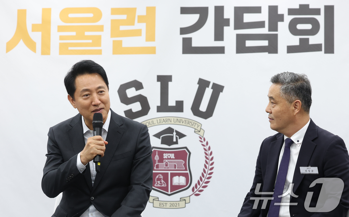 (서울=뉴스1) 오대일 기자 = 오세훈 서울시장이 8일 오후 서울 중구 서울시청 영상회의실에서 열린 지역아동센터와 함께 하는 서울런 간담회에서 인사말을 하고 있다. 2026.7.8 …