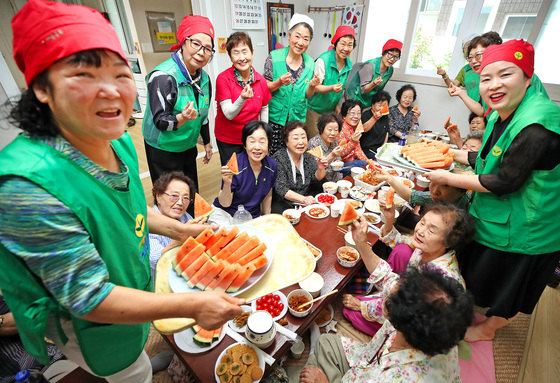 정성으로 준비한 복달임 음식