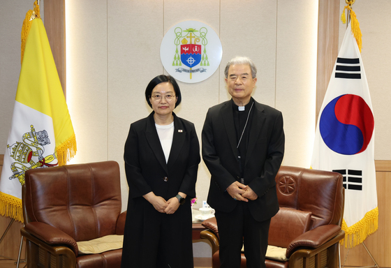 천주교수원교구청 방문한 한성숙 총리