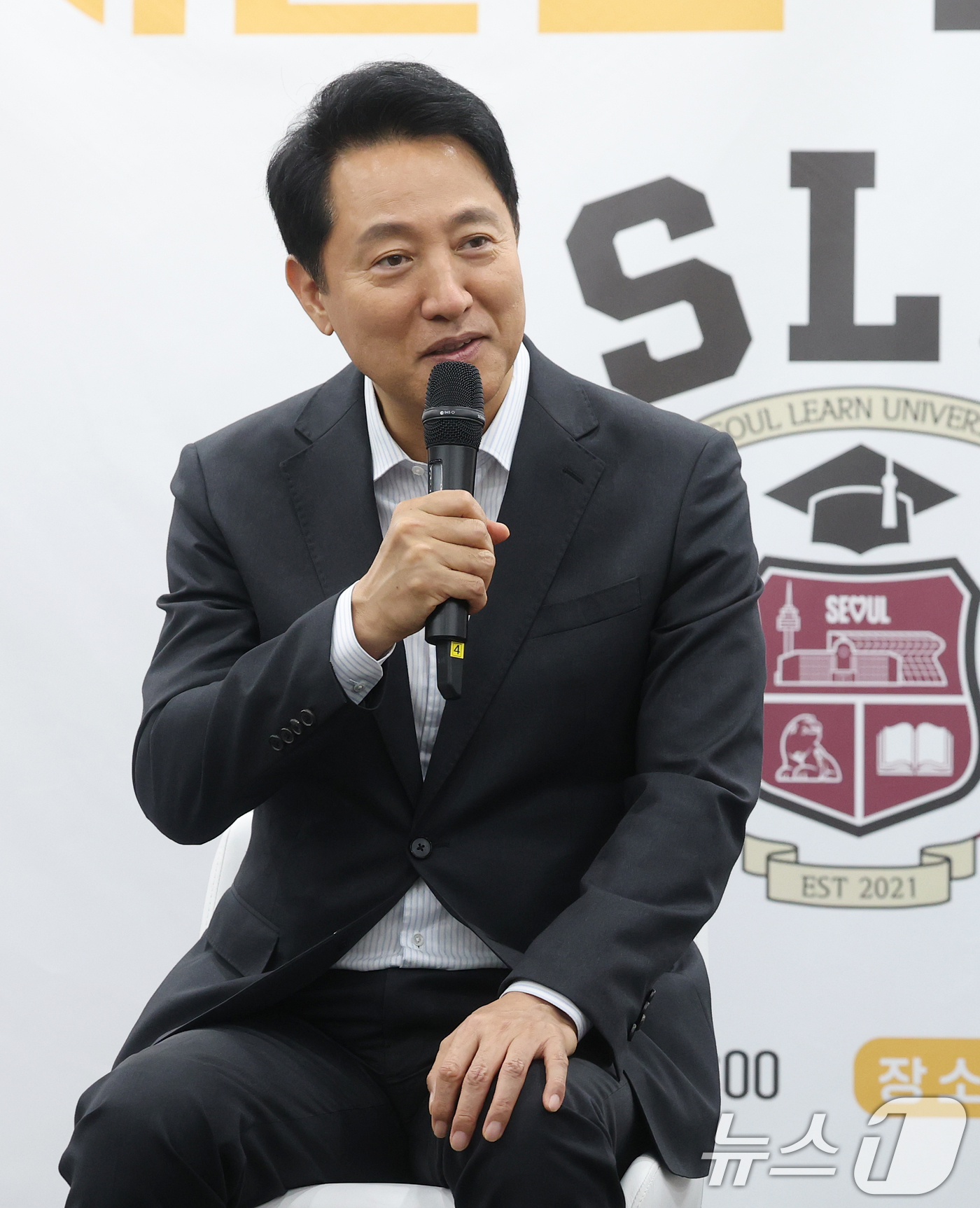 (서울=뉴스1) 오대일 기자 = 오세훈 서울시장이 8일 오후 서울 중구 서울시청 영상회의실에서 열린 지역아동센터와 함께 하는 서울런 간담회에서 인사말을 하고 있다. 2026.7.8 …