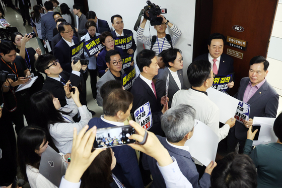 국민의힘, 법사위 항의방문