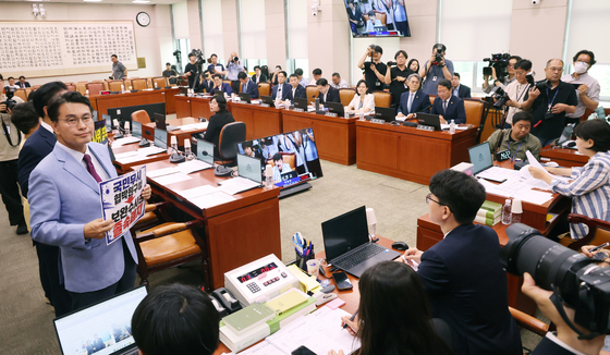 법사위, 與주도 '보완수사권 폐지' 형소법 소위 회부…野 반발