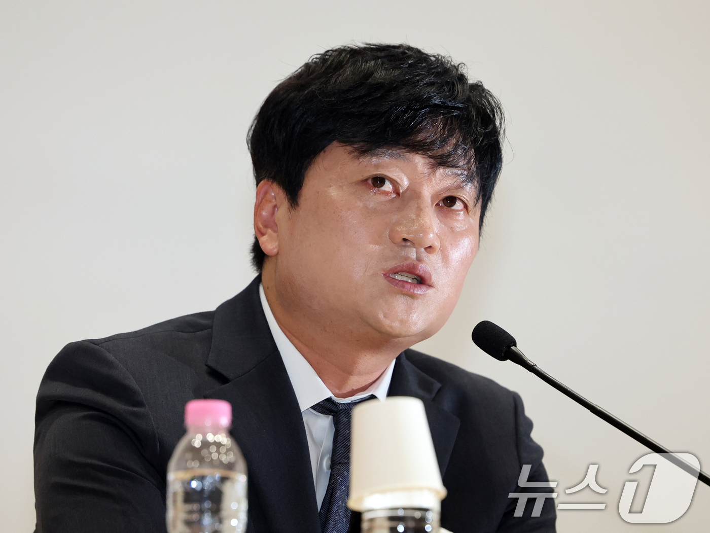 (서울=뉴스1) 황기선 기자 = 박문성 축구 해설위원이 8일 오후 서울 여의도 국회 의원회관에서 열린 '위기의 한국축구 진단과 대안 긴급토론회'에서 기조발언을 하고 있다. 2026 …