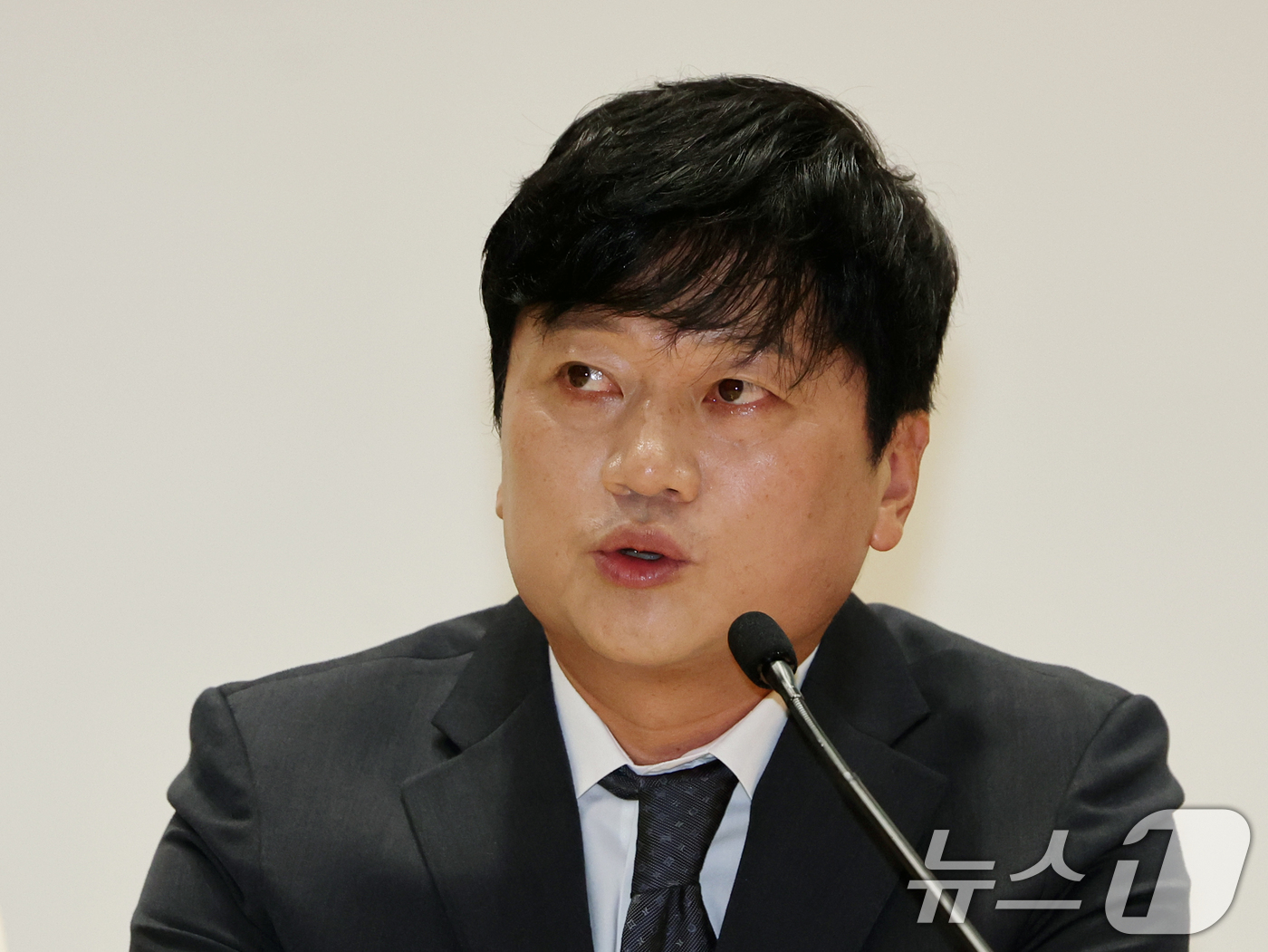 (서울=뉴스1) 황기선 기자 = 박문성 축구 해설위원이 8일 오후 서울 여의도 국회 의원회관에서 열린 '위기의 한국축구 진단과 대안 긴급토론회'에서 기조발언을 하고 있다. 2026 …