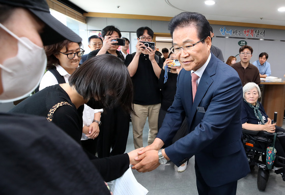 전국장애인부모연대 면담하는 김용판 달서구청장