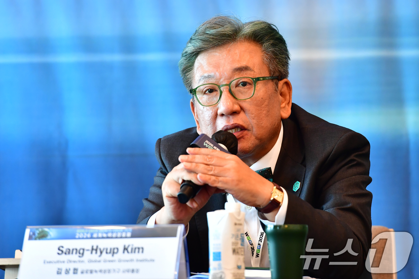 (포항=뉴스1) 최창호 기자 = 김상협 글로벌녹색성장기구 사무총장이 8일 경북 포항시 라한 호텔에서 열린 2026 세계녹색성장포럼 기자 설명회에서 질문에 답하고 있다.이번 포럼은 …