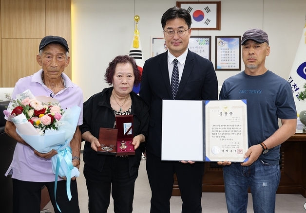진천군, 6·25 참전 용사 화랑무공훈장 70여년 만에 전수