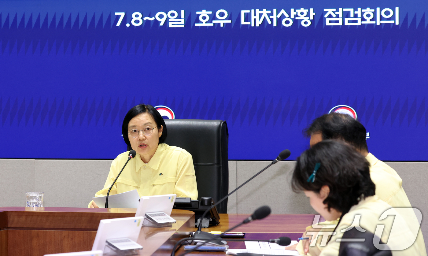 (서울=뉴스1) 김명섭 기자 = 한성숙 국무총리가 8일 오후 서울 종로구 세종대로 정부서울청사 재난상황실에서 열린 호우 대처상황 점검회의에서 모두 발언을 하고 있다.  2026.7 …