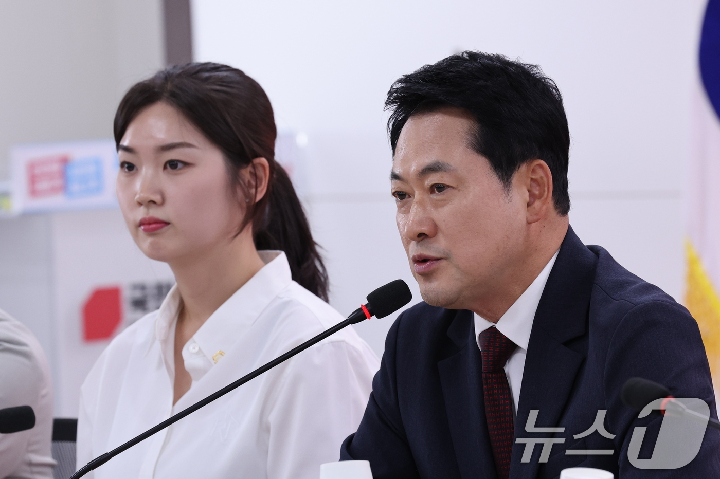 (서울=뉴스1) 박지혜 기자 = 장동혁 국민의힘 대표가 8일 오후 인천 남동구 국민의힘 인천광역시당에서 열린 ‘6·3 참정권 박탈 사태 인천·수도권 청년 단체 간담회’에서 모두 발 …
