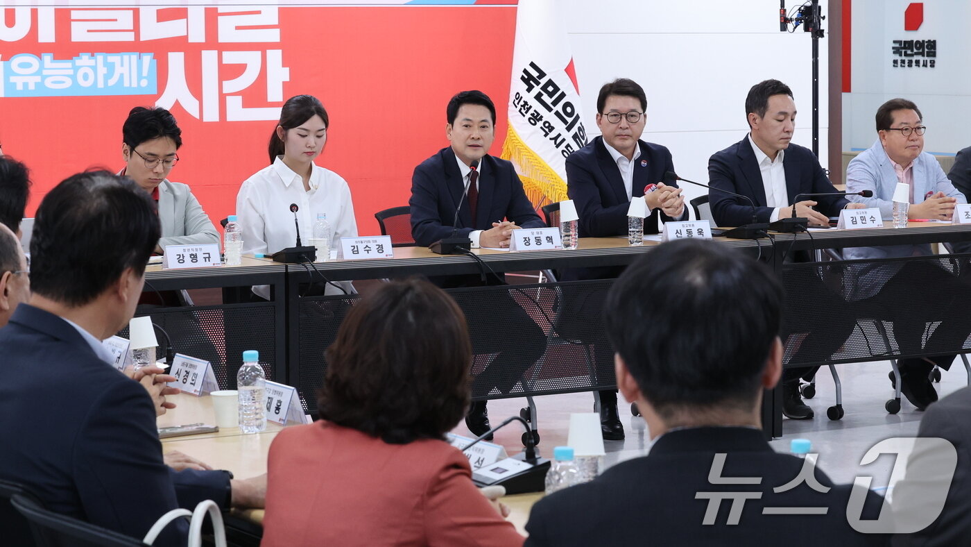 본문 이미지 - 장동혁 국민의힘 대표가 8일 오후 인천 남동구 국민의힘 인천광역시당에서 열린 ‘6·3 참정권 박탈 사태 인천·수도권 청년 단체 간담회’에서 모두 발언을 하고 있다. 2026.7.8 ⓒ 뉴스1 박지혜 기자