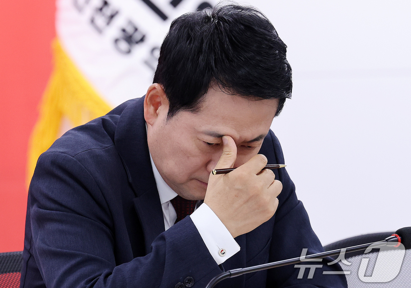 (인천=뉴스1) 박지혜 기자 = 장동혁 국민의힘 대표가 8일 오후 인천 남동구 국민의힘 인천광역시당에서 열린 ‘6·3 참정권 박탈 사태 인천·수도권 청년 단체 간담회’에서 생각에 …
