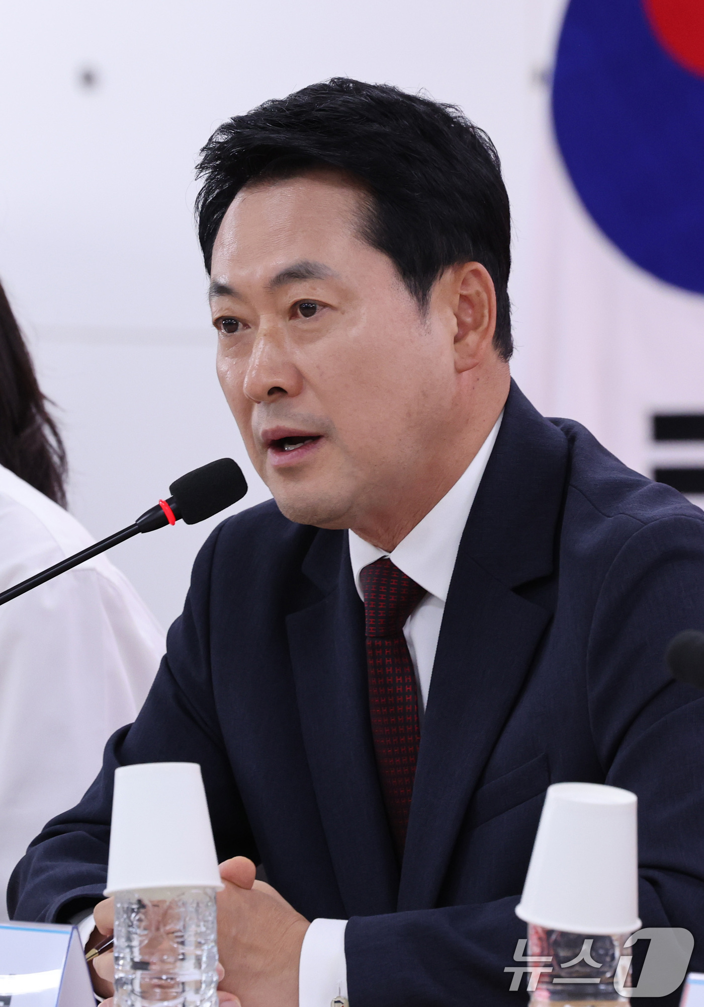 (인천=뉴스1) 박지혜 기자 = 장동혁 국민의힘 대표가 8일 오후 인천 남동구 국민의힘 인천광역시당에서 열린 ‘6·3 참정권 박탈 사태 인천·수도권 청년 단체 간담회’에서 모두 발 …