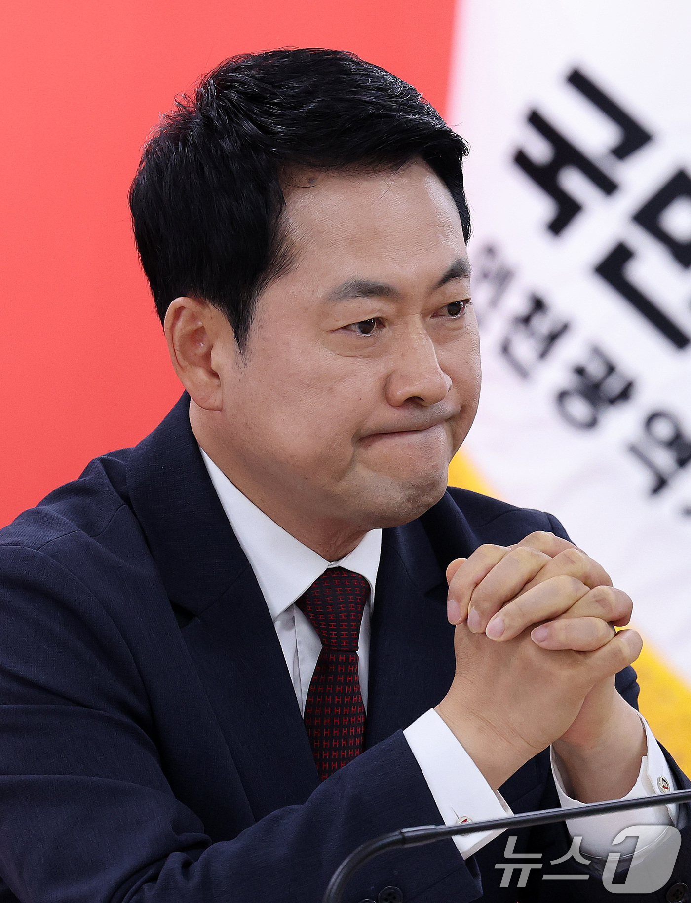 (인천=뉴스1) 박지혜 기자 = 장동혁 국민의힘 대표가 8일 오후 인천 남동구 국민의힘 인천광역시당에서 열린 ‘6·3 참정권 박탈 사태 인천·수도권 청년 단체 간담회’에서 생각에 …