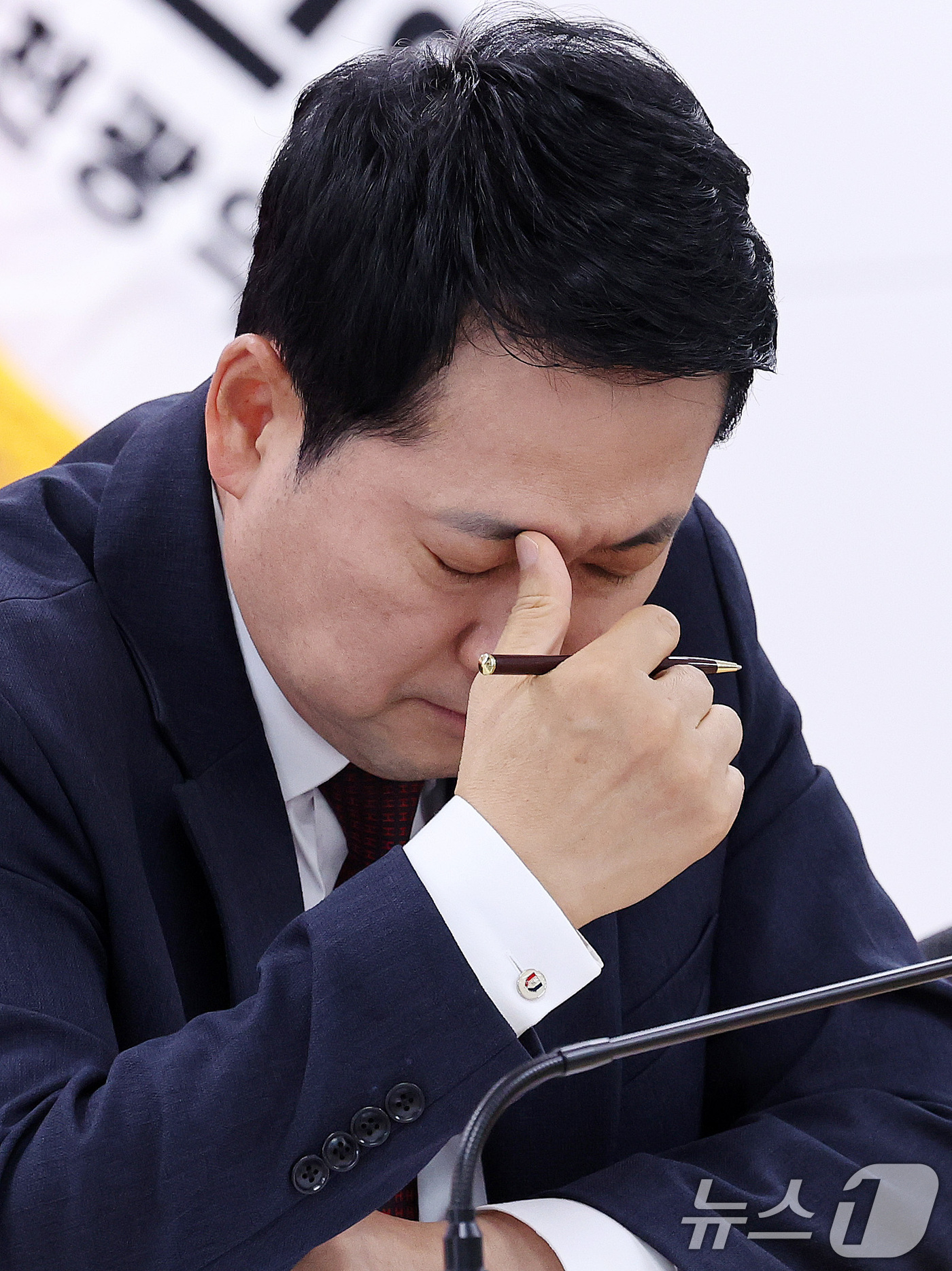 (인천=뉴스1) 박지혜 기자 = 장동혁 국민의힘 대표가 8일 오후 인천 남동구 국민의힘 인천광역시당에서 열린 ‘6·3 참정권 박탈 사태 인천·수도권 청년 단체 간담회’에서 생각에 …