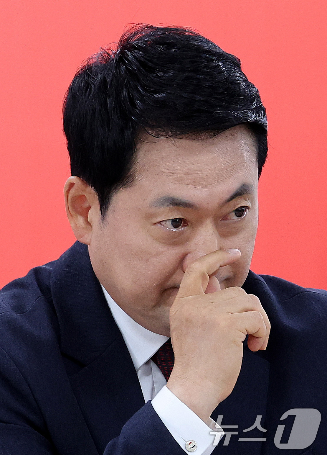 (인천=뉴스1) 박지혜 기자 = 장동혁 국민의힘 대표가 8일 오후 인천 남동구 국민의힘 인천광역시당에서 열린 ‘6·3 참정권 박탈 사태 인천·수도권 청년 단체 간담회’에서 생각에 …