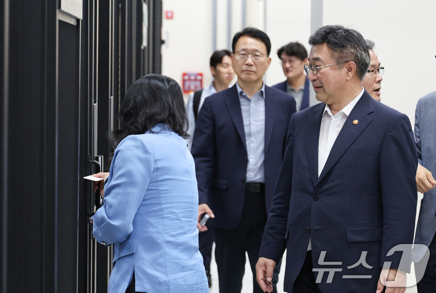 (서울=뉴스1) = 윤호중 행정안전부 장관이 8일 오후 대구 국가정보자원관리원을 찾아 현장 점검을 하고 있다. (행정안전부 제공. 재판매 및 DB 금지) 2026.7.8/뉴스1