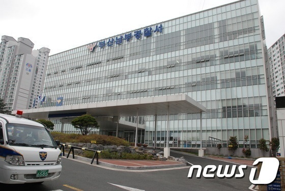 부산 해안도로서 '와인딩' 즐기다 쾅…외국인 운전자 조사