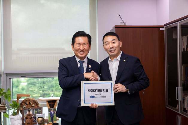 정청래 "검찰개혁만큼은 김용민이 곧 정청래…함께 달리겠다"