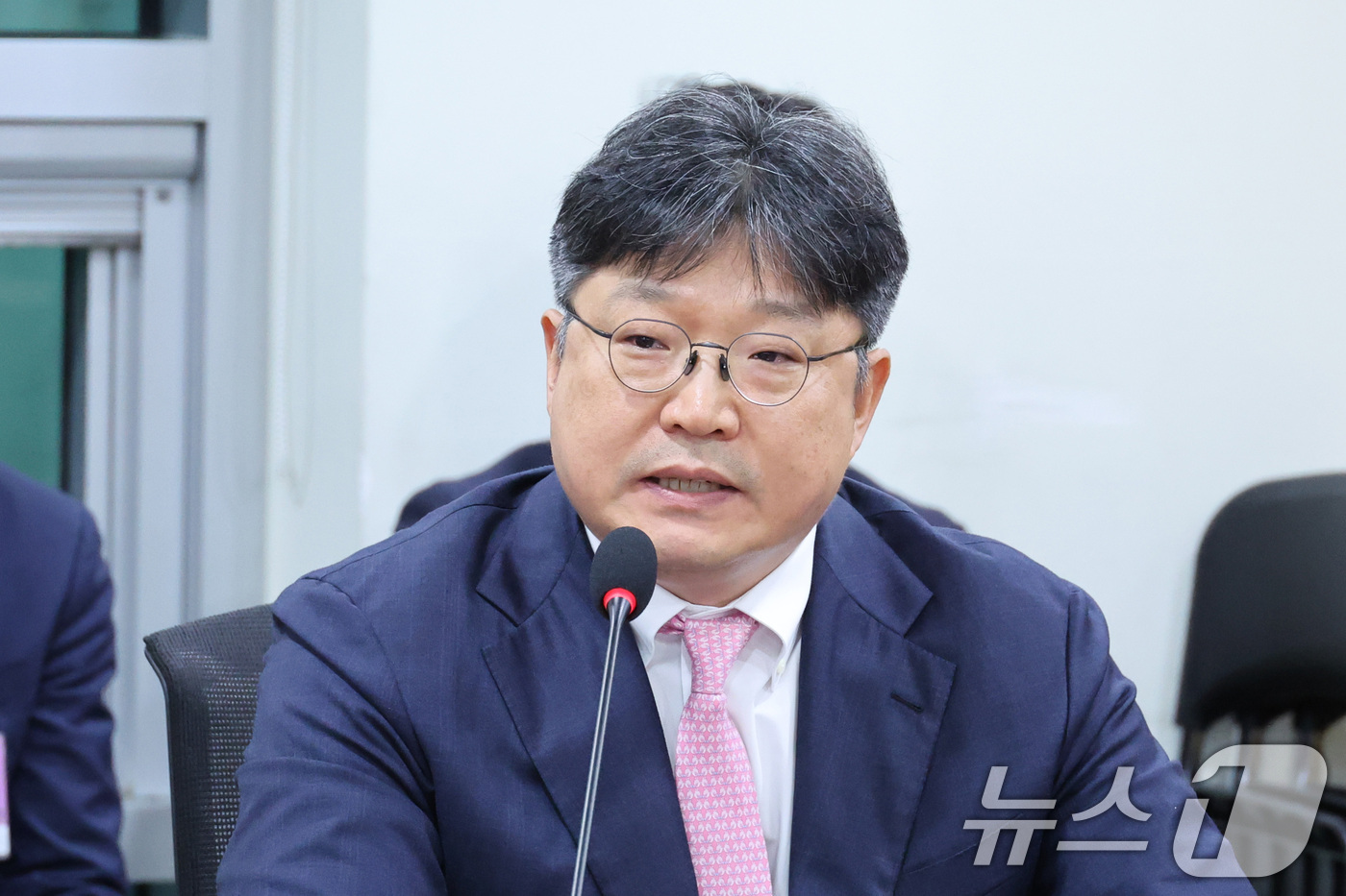 (서울=뉴스1) 신웅수 기자 = 김중현 메리츠화재 대표가 9일 서울 여의도 국회 의원회관에서 더불어민주당 을지로위원회 주최로 열린 홈플러스 회생을 위한 MBK파트너스-메리츠 경영진 …