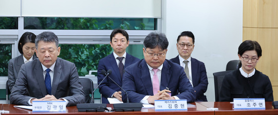 간담회 참석하는 김광일 부회장·김중현 대표·조주연 대표