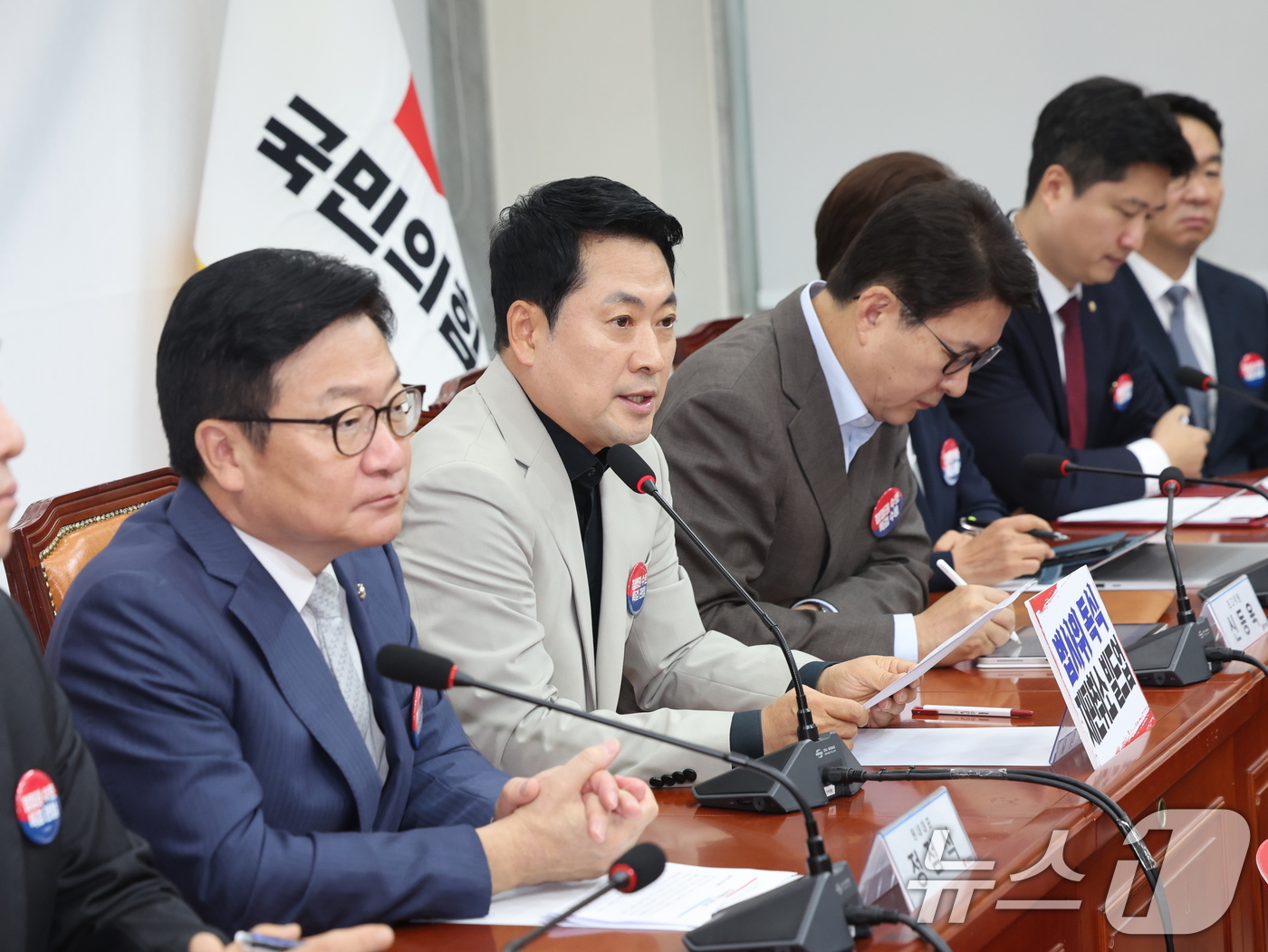 (서울=뉴스1) 황기선 기자 = 장동혁 국민의힘 대표가 9일 오전 서울 여의도 국회에서 열린 최고위원회의에서 모두 발언을 하고 있다. 2026.7.9/뉴스1