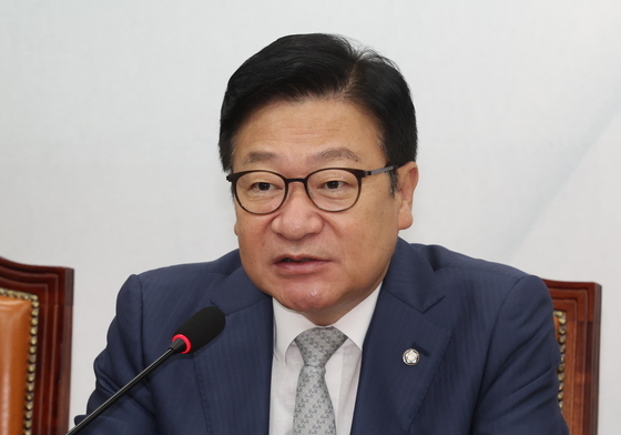발언하는 정점식 원내대표