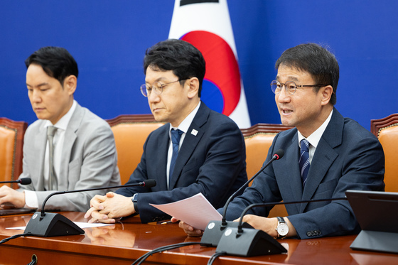 발언하는 한병도 민주당 대표 직무대행
