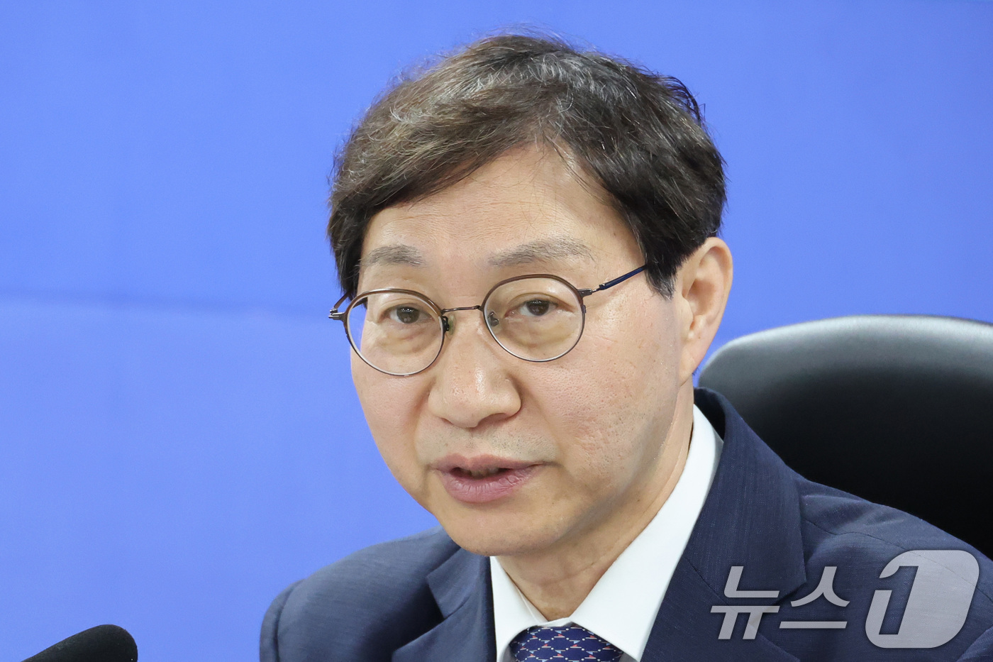 (서울=뉴스1) 신웅수 기자 = 김성주 국민연금공단 이사장이 9일 서울 여의도 국회 의원회관에서 더불어민주당 을지로위원회 주최로 열린 홈플러스 회생을 위한 간담회에서 발언하고 있다 …