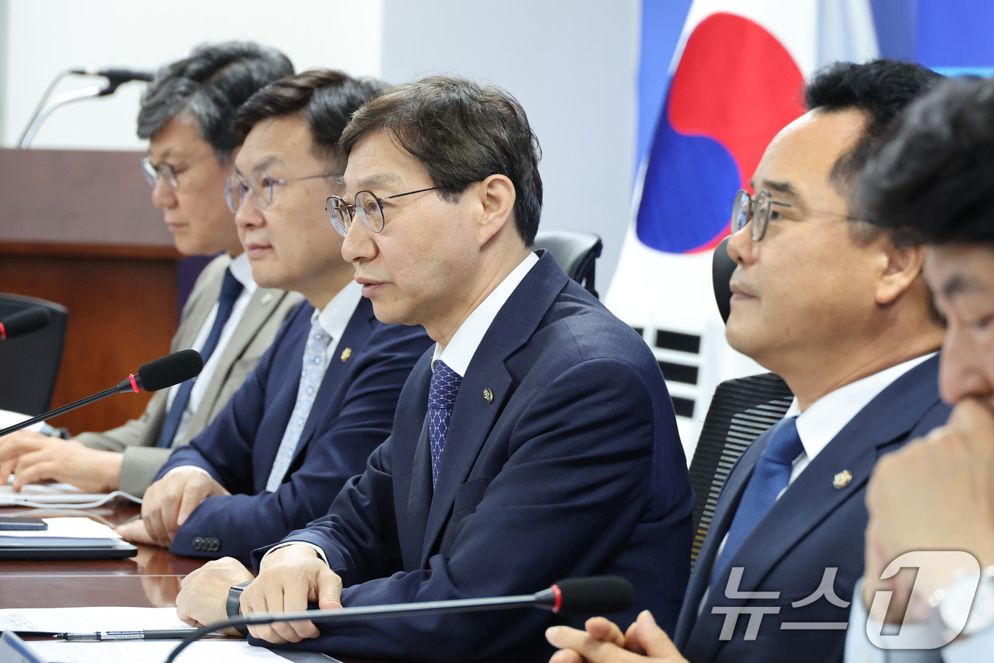 (서울=뉴스1) 신웅수 기자 = 김성주 국민연금공단 이사장이 9일 서울 여의도 국회 의원회관에서 열린 홈플러스 회생을 위한 간담회에서 발언하고 있다. 2026.7.9/뉴스1