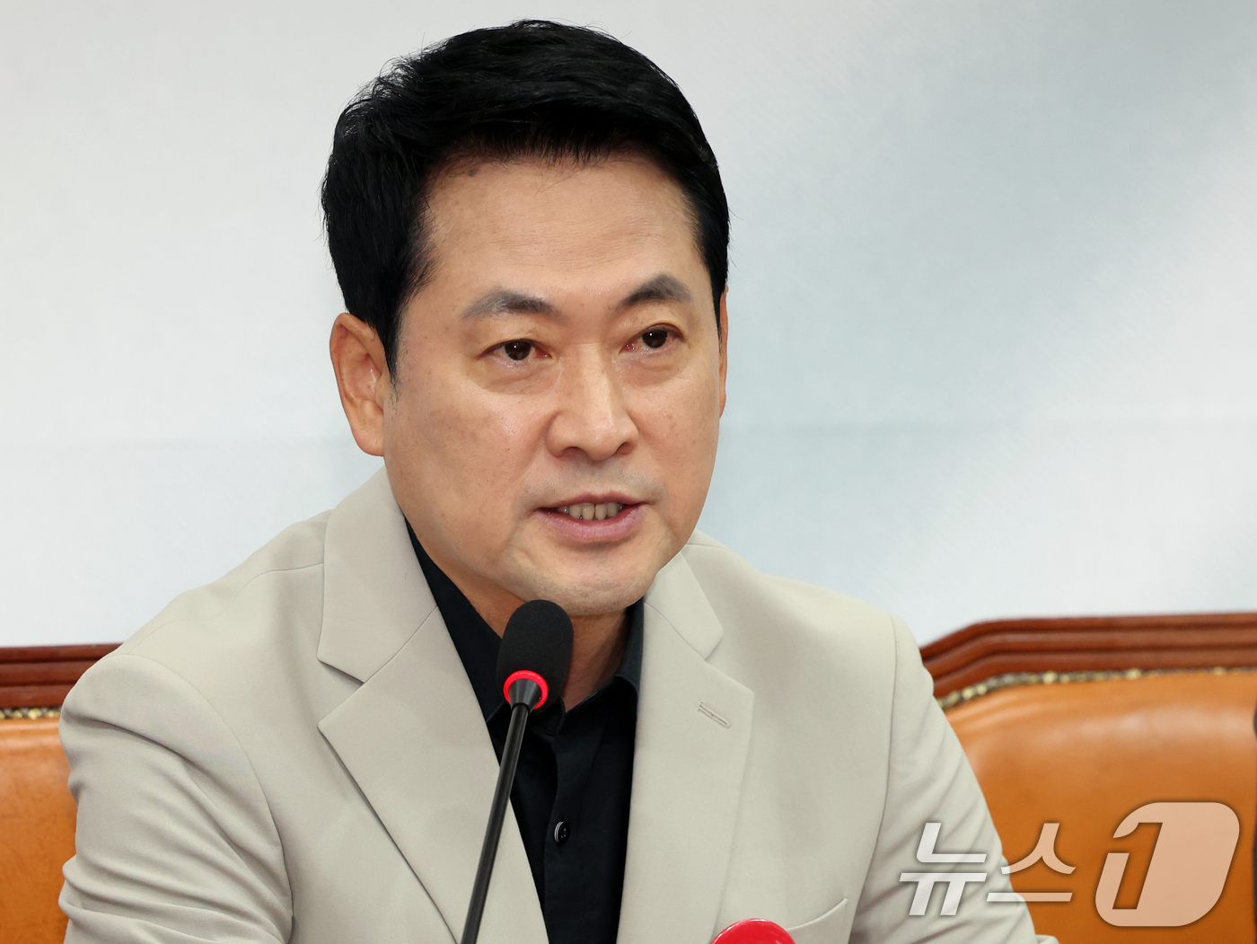 (서울=뉴스1) 황기선 기자 = 장동혁 국민의힘 대표가 9일 오전 서울 여의도 국회에서 열린 최고위원회의에서 모두 발언을 하고 있다. 2026.7.9/뉴스1