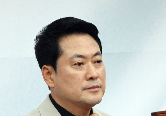 생각에 잠긴 장동혁 국민의힘 대표