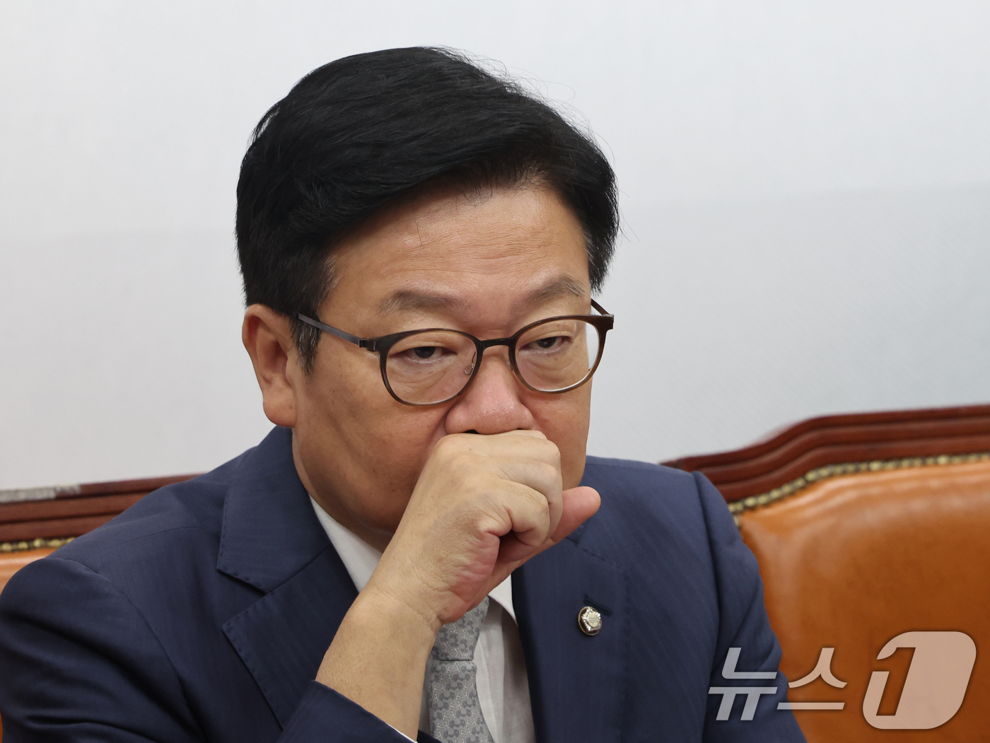 (서울=뉴스1) 황기선 기자 = 정점식 국민의힘 원내대표가 9일 오전 서울 여의도 국회에서 열린 최고위원회의에서 생각에 잠겨 있다.  2026.7.9/뉴스1