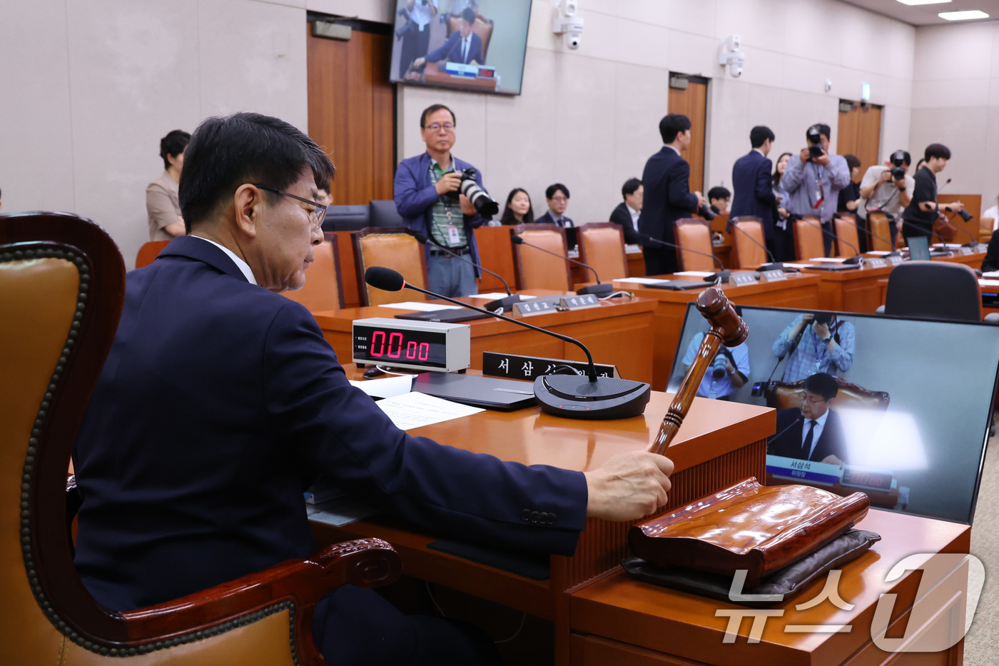 (서울=뉴스1) 신웅수 기자 = 서삼석 위원장이 9일 서울 여의도 국회에서 열린 농림축산식품해양수산위원회 전체회의에서 의사봉을 두드리고 있다. 2026.7.9/뉴스1