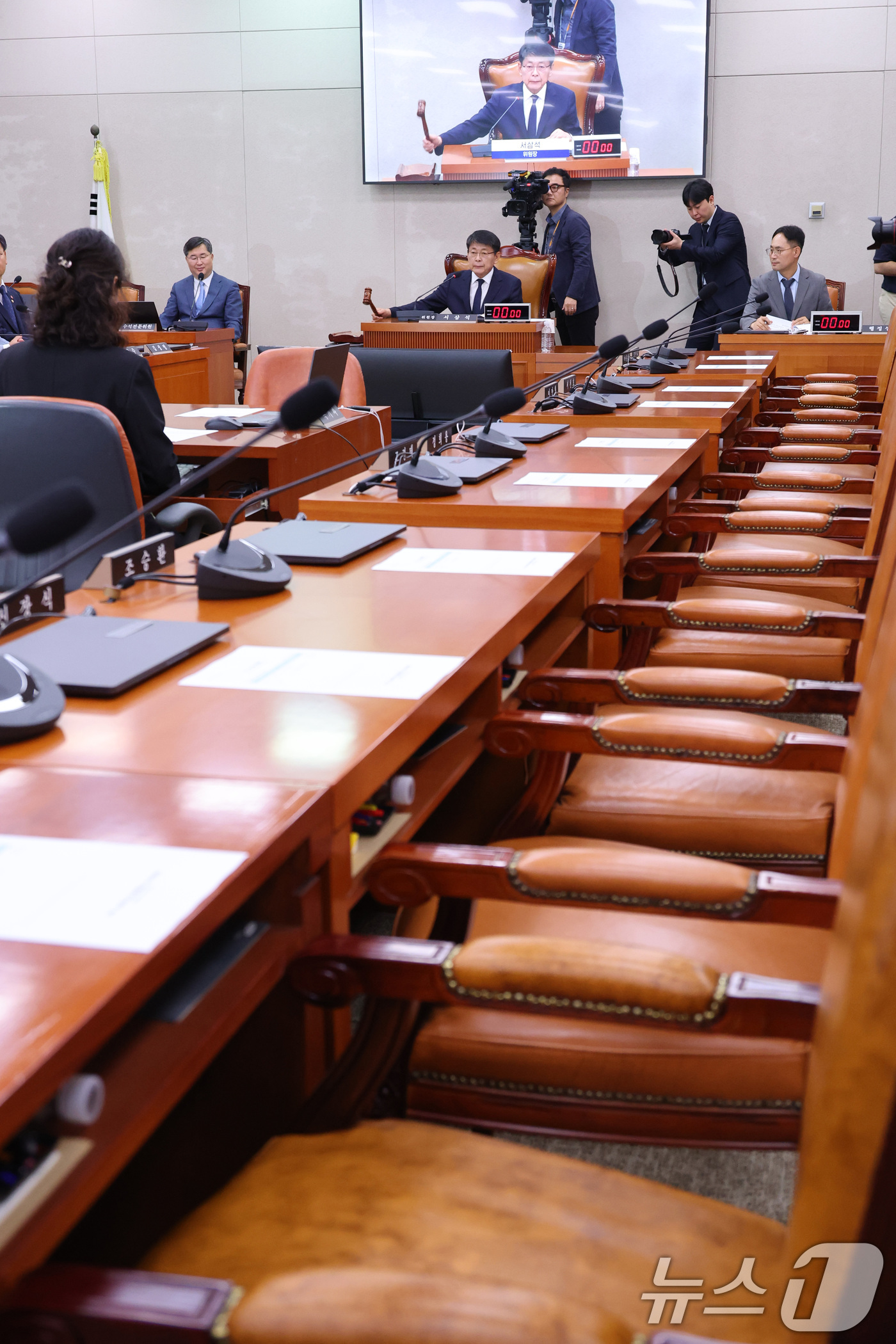 (서울=뉴스1) 신웅수 기자 = 서삼석 위원장이 9일 서울 여의도 국회에서 열린 농림축산식품해양수산위원회 전체회의에서 의사봉을 두드리고 있다. 2026.7.9/뉴스1
