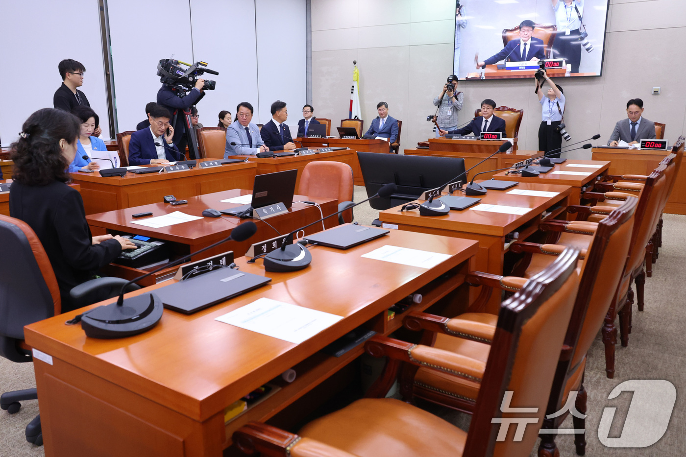 (서울=뉴스1) 신웅수 기자 = 서삼석 위원장이 9일 서울 여의도 국회에서 열린 농림축산식품해양수산위원회 전체회의에서 의사봉을 두드리고 있다. 2026.7.9/뉴스1