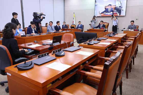 간사 선임건 처리하는 서삼석 위원장