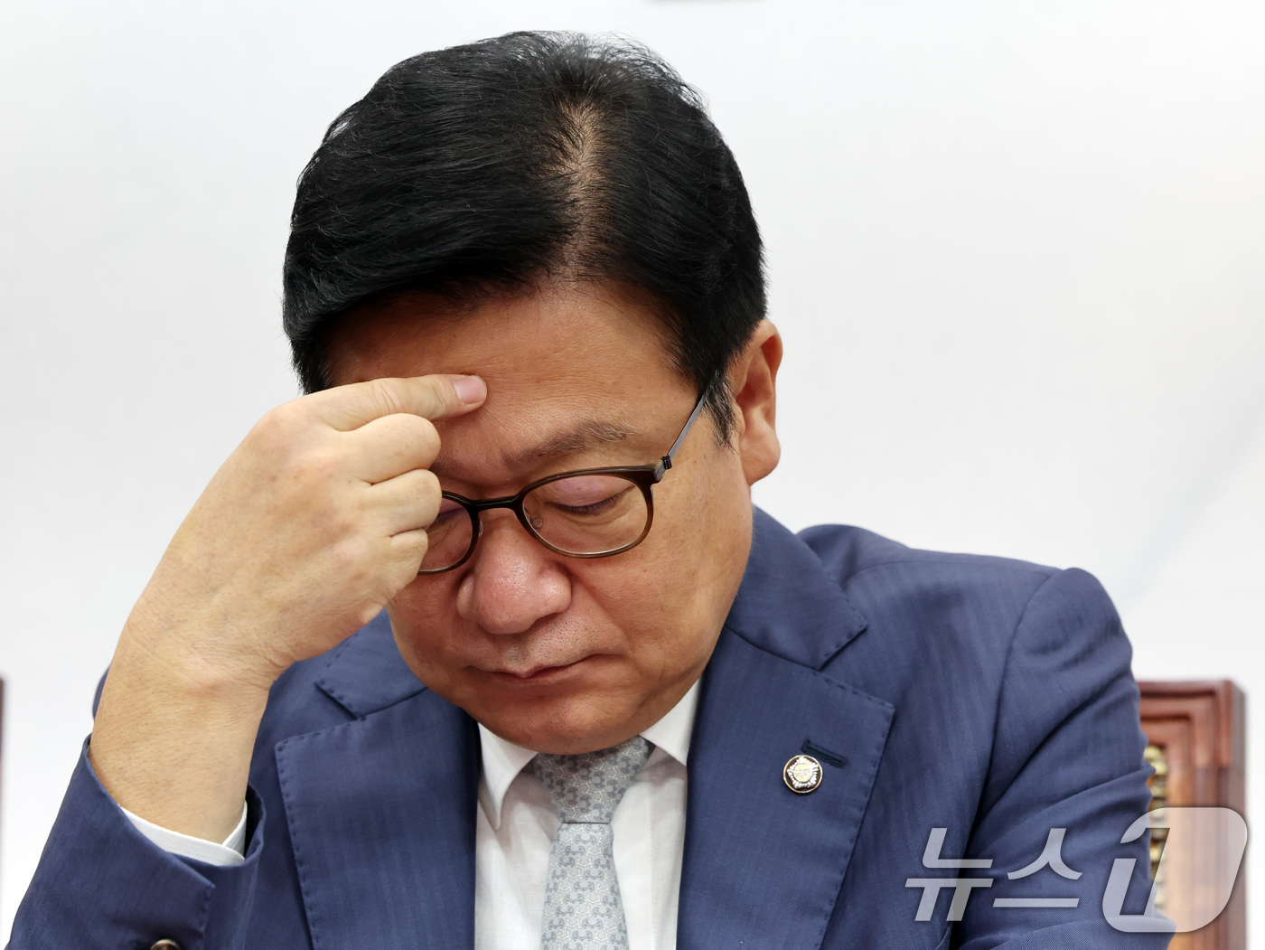 (서울=뉴스1) 황기선 기자 = 정점식 국민의힘 원내대표가 9일 오전 서울 여의도 국회에서 열린 최고위원회의에서 생각에 잠겨 있다. 2026.7.9/뉴스1