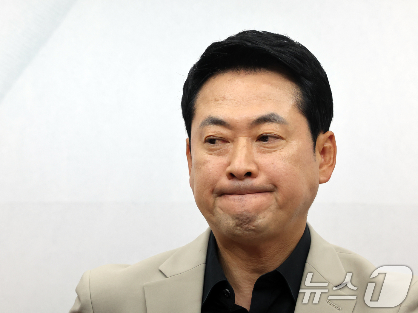 (서울=뉴스1) 황기선 기자 = 장동혁 국민의힘 대표가 9일 오전 서울 여의도 국회에서 열린 최고위원회의에서 생각에 잠겨 있다. 2026.7.9/뉴스1