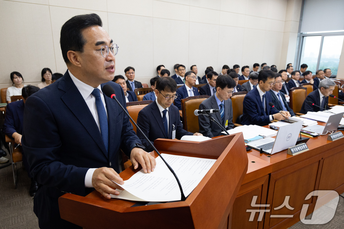 (서울=뉴스1) 유승관 기자 = 박홍근 기획예산처 장관이 9일 서울 여의도 국회에서 열린 제437회 국회(임시회) 재정경제기획위원회 제2차 전체회의에 출석해 업무보고를 하고 있다. …