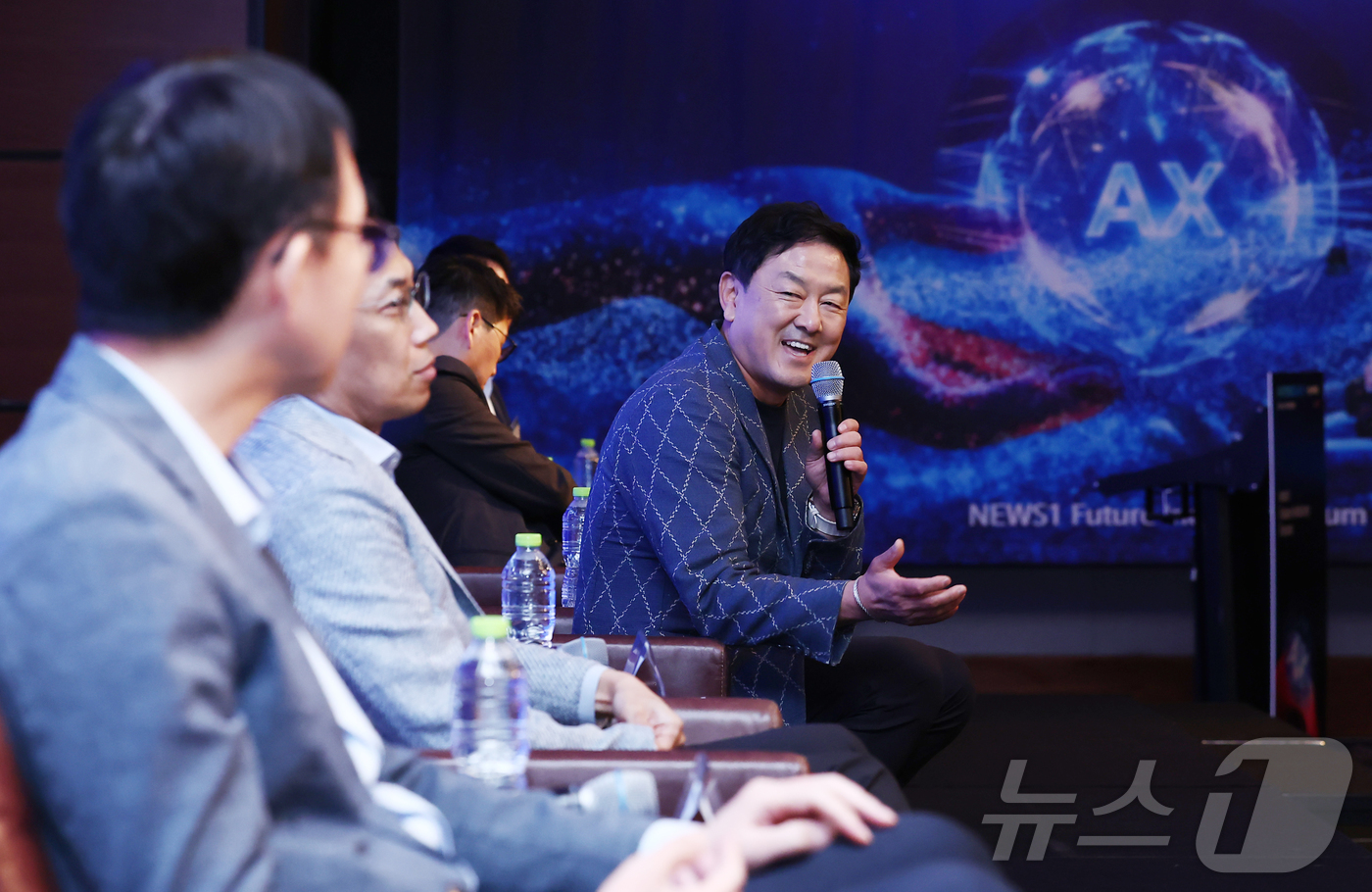 (서울=뉴스1) 김민지 기자 = 9일 오전 서울 여의도 콘래드호텔에서 열린 뉴스1 미래산업포럼(NFIF)  'AX시대 한국은 우등생인가 낙제생인가'를 주제의 패널 토론에서 좌장을 …