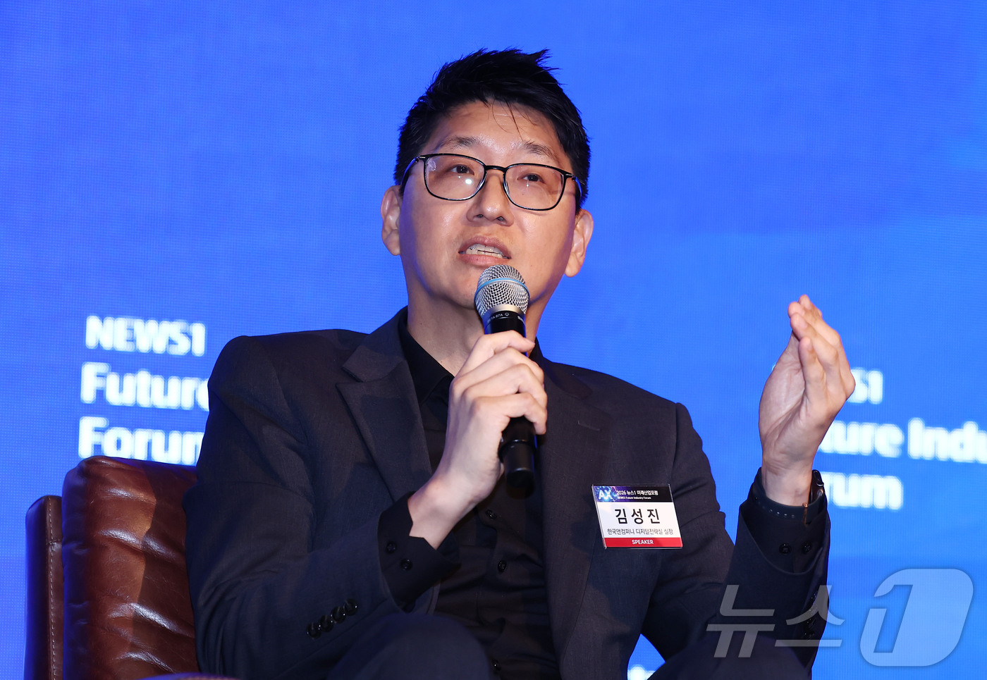 (서울=뉴스1) 김민지 기자 = 김성진 한국앤컴퍼니 디지털전략실 실장이 9일 오전 서울 여의도 콘래드호텔에서 열린 뉴스1 미래산업포럼(NFIF)에서 'AX시대 한국은 우등생인가 낙 …