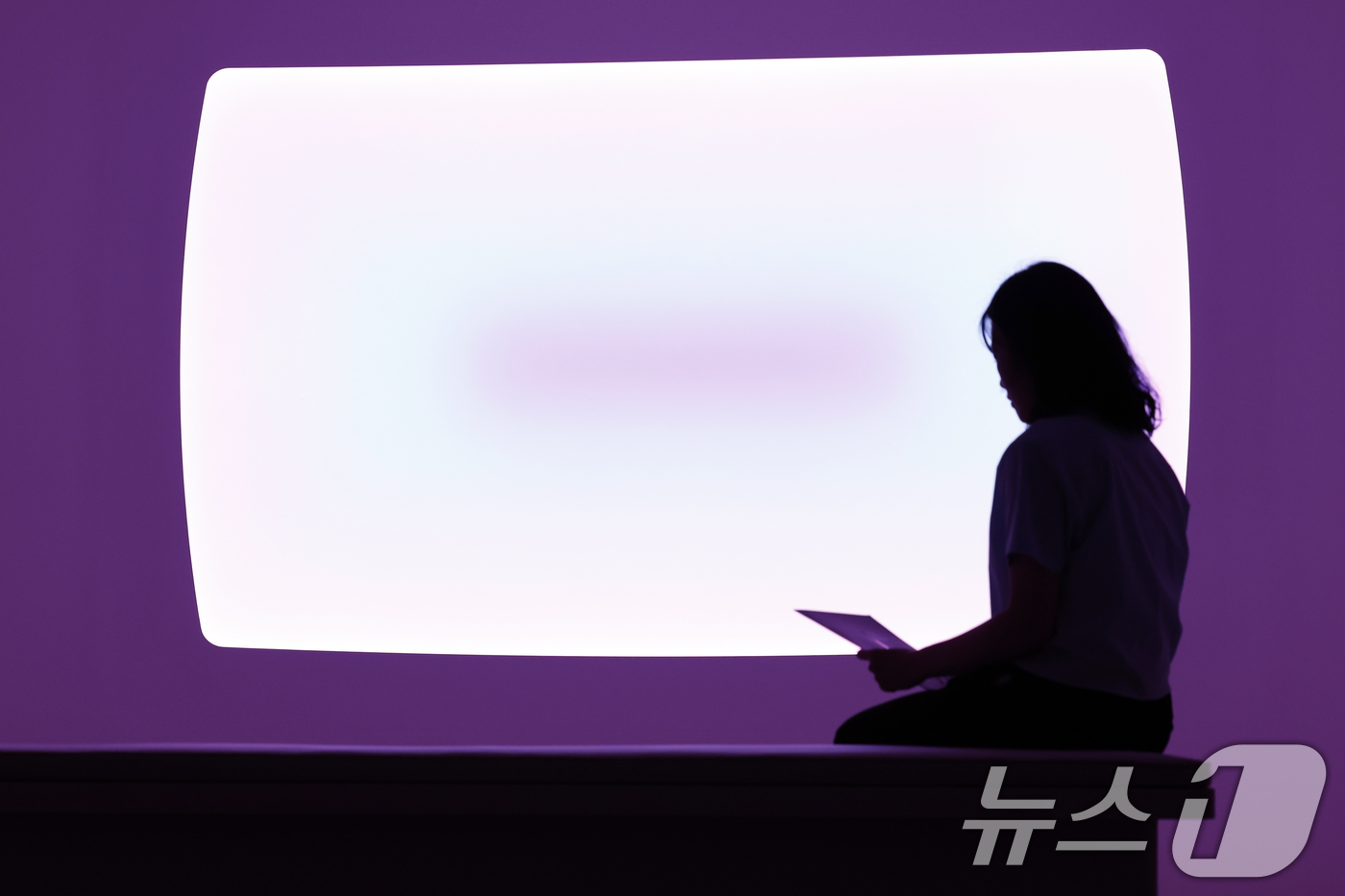 (과천=뉴스1) 박정호 기자 = 9일 오전 경기도 과천시 광명로 국립현대미술관 과천에서 'MMCA 과천 40주년: 빛의 상상들' 전시가 언론에 공개되고 있다. 사진은 제임스 터렐의 …