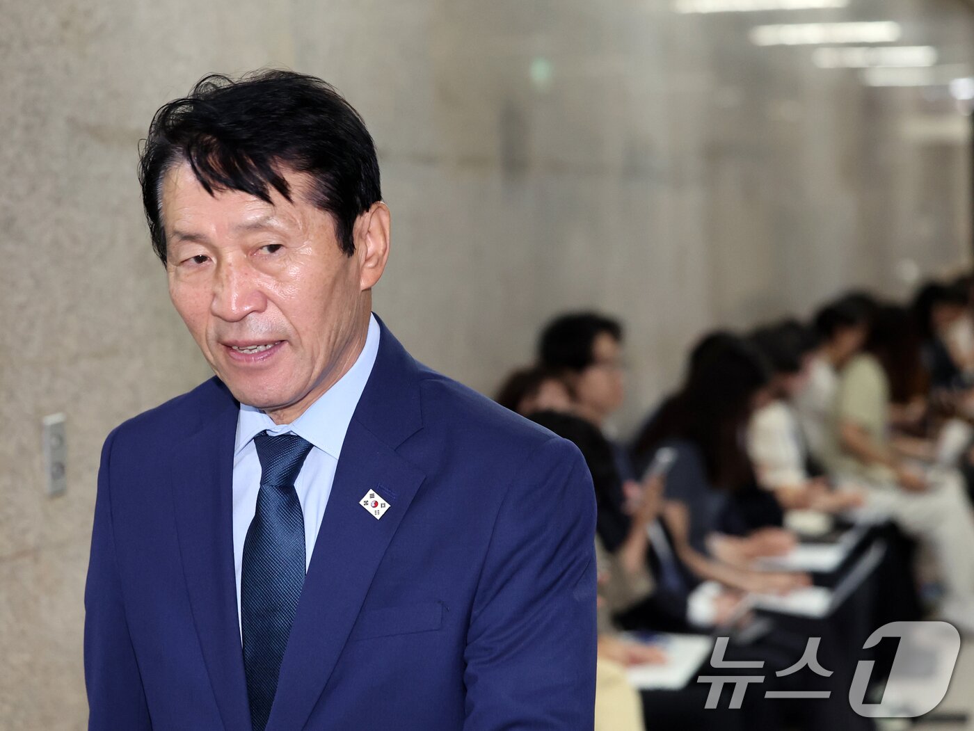 본문 이미지 - 이학영 더불어민주당 전국당원대회준비위원장이 9일 오전 서울 여의도 국회에서 열린 전당대회 준비위원회 제4차 전체회의(비공개)에 참석하고 있다. 2026.7.9 ⓒ 뉴스1 황기선 기자
