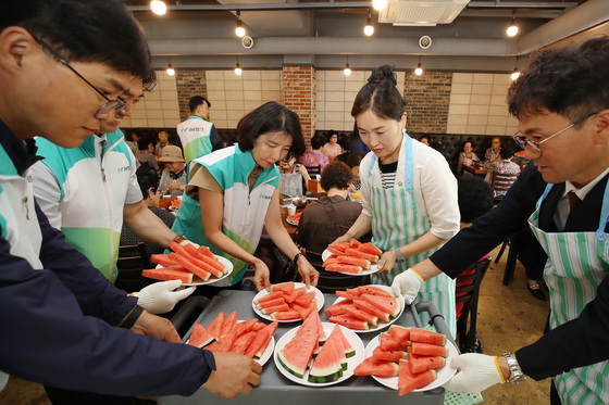 주말 전국이 '찜통'…낮 37도까지, 열대야도 덮친다