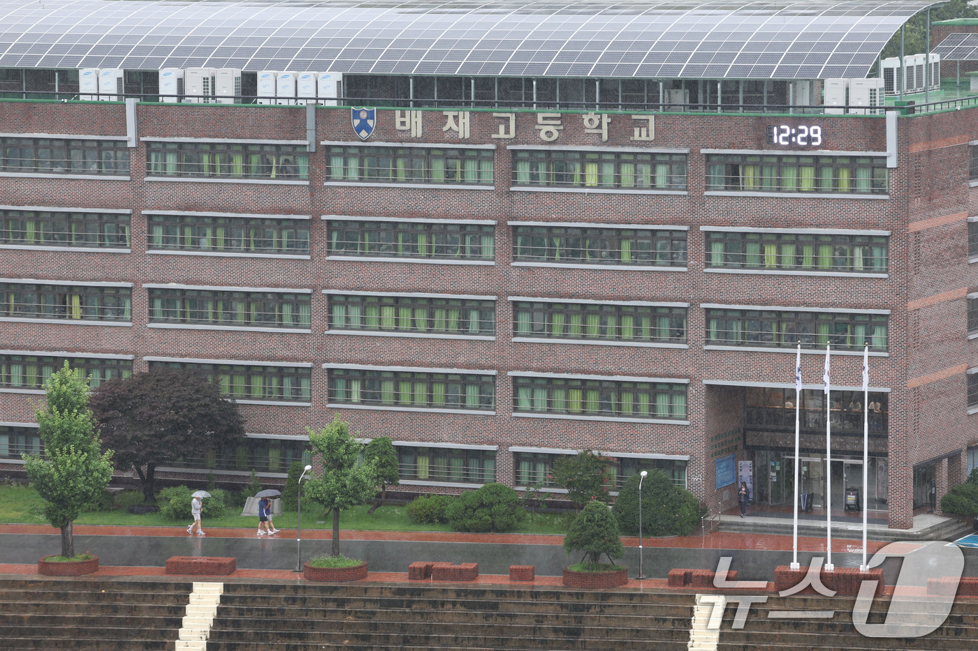 (서울=뉴스1) 이종수 기자 = 서울시교육청은 9일부터 배재고 전체 학생을 대상으로 역사·인권 교육과 차별·혐오 표현 방지 교육을 실시한다. 배재고 야구부는 지난달 29일 경기 중 …