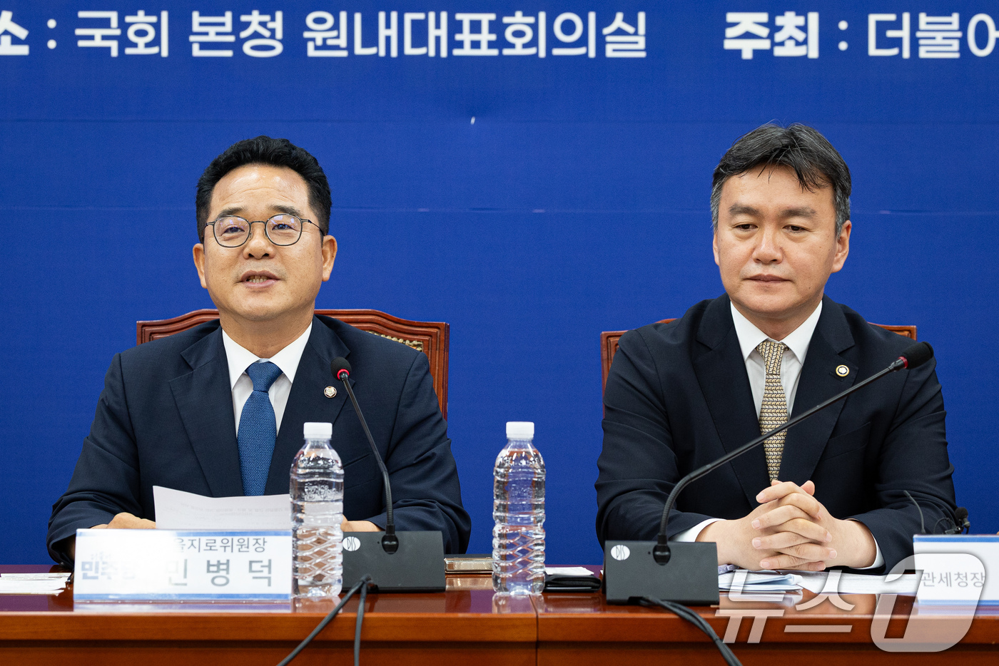 (서울=뉴스1) 유승관 기자 = 민병덕 더불어민주당 을지로위원장이 9일 서울 여의도 국회에서 열린 의류 라벨갈이 근절 및 패션·봉제산업 기반 보호를 위한 기자간담회에서 인사말을 하 …