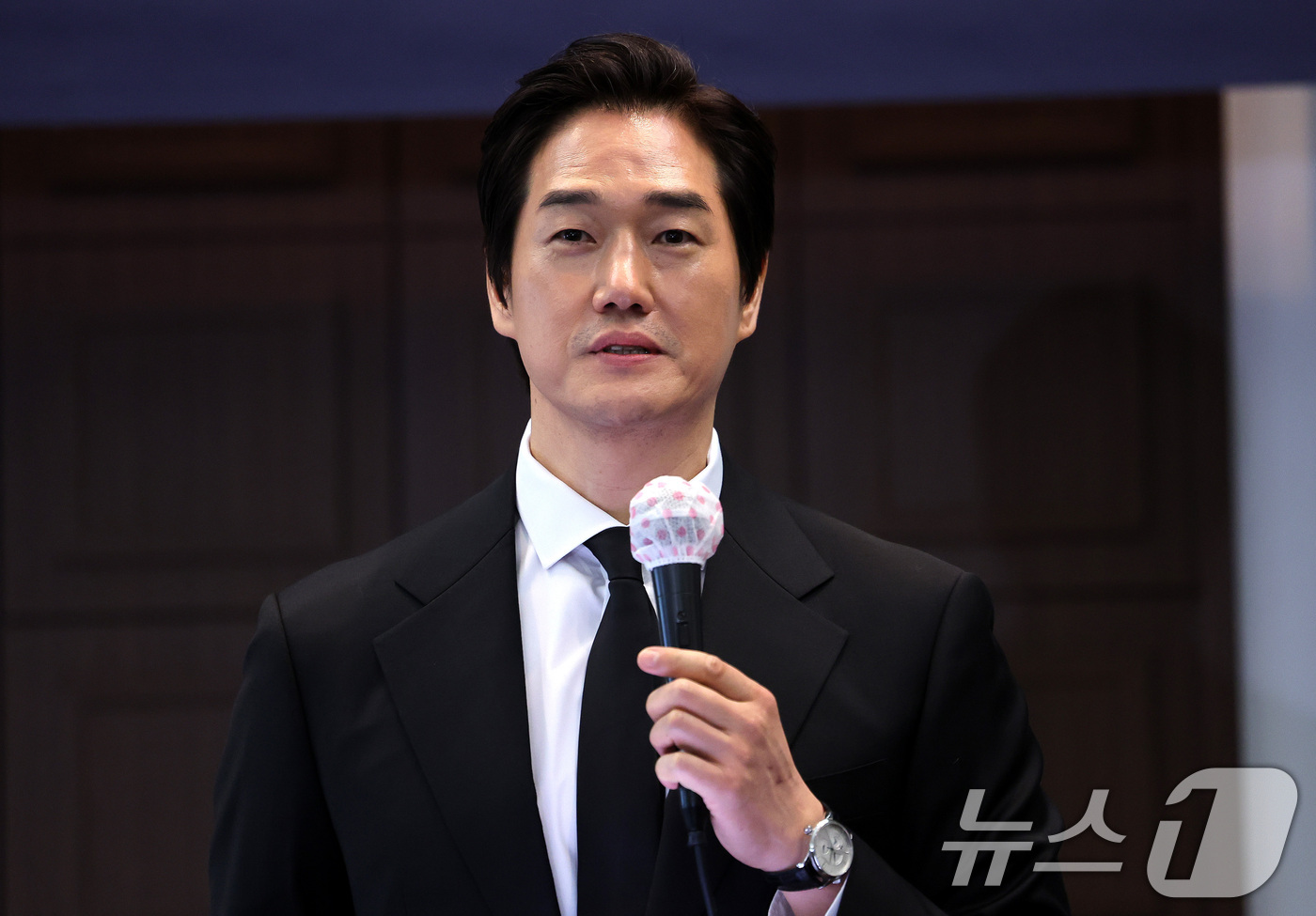 (서울=뉴스1) 박지혜 기자 = 9일 서울 중구 프레스센터에서 열린 2026 부산세계도서관정보대회(WLIC) 기자간담회 및 홍보대사 위촉식에서 홍보대사로 위촉된 배우 유지태가 인사 …