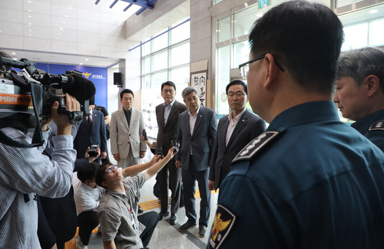 "경찰청장 도망갔냐" 장동혁, 광주청 찾았지만 면담 불발